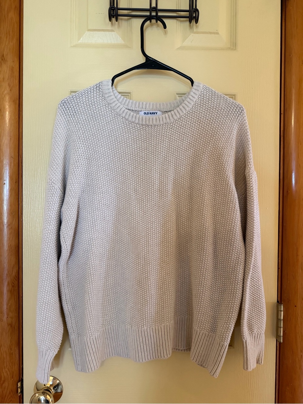 Old Navy Women’s Light Cream Crewneck Knit Sweater